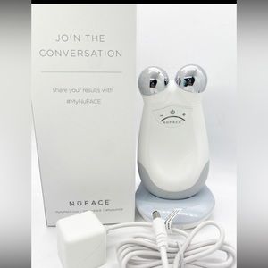 NuFACE Trinity Facial Toning Dev...